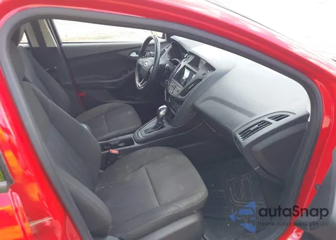 2015 Ford Focus Se z USA, uszkodzony, nr VIN 1FADP3F2XFL237938